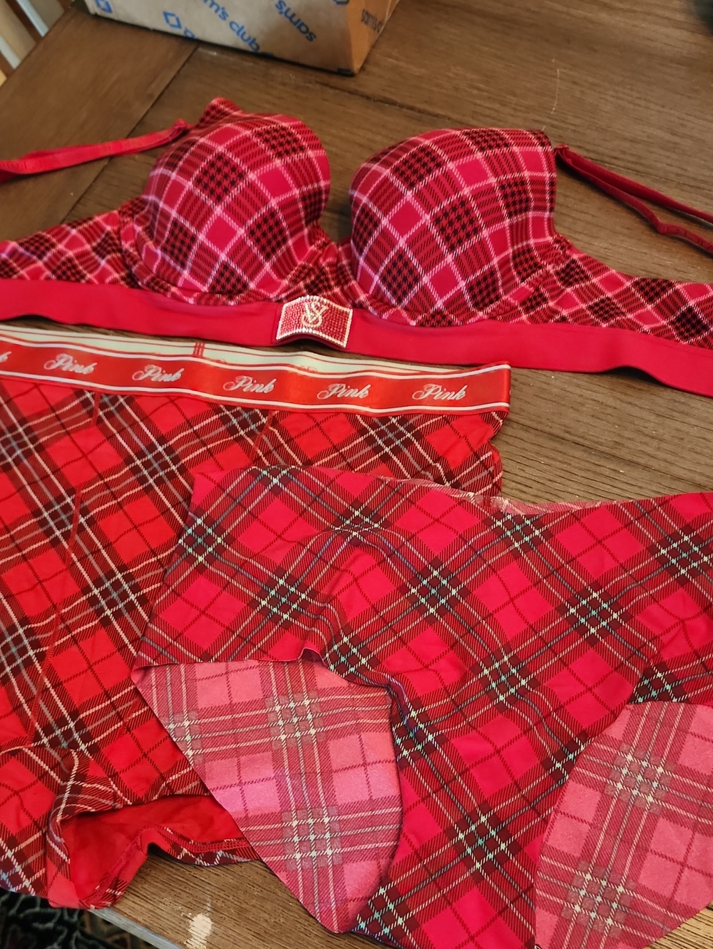 Victoria's Secret NEW bra And 2 Panties
